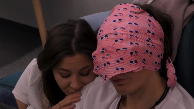 RMF Extra: "Big Brother". Paweł szykuje się do walki. Doszło do spięcia z Igorem. Poszło o spanie z Justyną