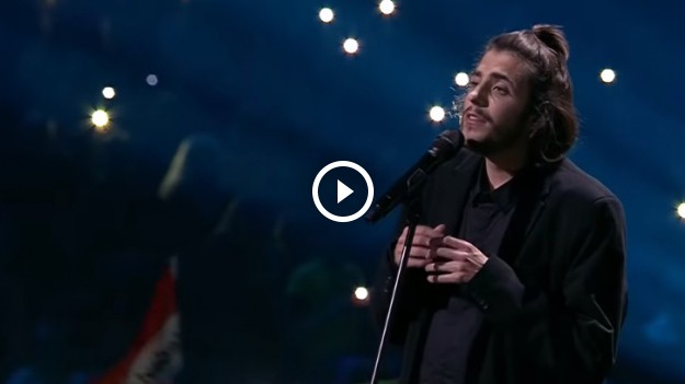 RMF Extra: Salvador Sobral zaskoczył fanów w Krakowie! Zaśpiewał "Dwa serduszka, cztery oczy" po polsku [WIDEO]