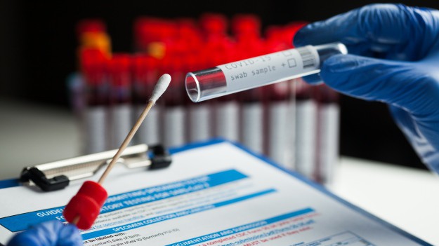 RMF Extra: Koronawirus w Polsce. Przerażający rekord zgonów! W ciągu doby zmarło ponad 600 osób