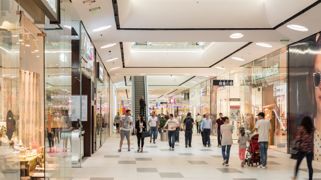 RMF Extra: Luzowanie obostrzeń. Dziś dzieci wróciły do szkół, mniejsze ograniczenia w handlu i kulturze