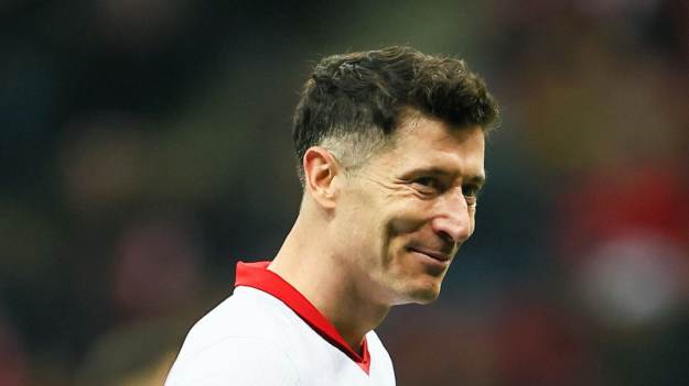 RMF Extra: Nie tylko córka. Wiadomo, kim dla Roberta Lewandowskiego jest chłopiec, z którym wszedł na boisko