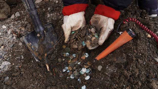 RMF Extra: Podczas remontu znalazł tajemniczy sznur. Hydraulik w momencie został milionerem