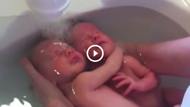 RMF Extra: Pierwsza kąpiel bliźniaków! 