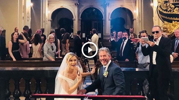 RMF Extra: Joanna Jabłczyńska z niespodzianką na ślubie Joanny Krupy! Jak w komedii romantycznej? [WIDEO]