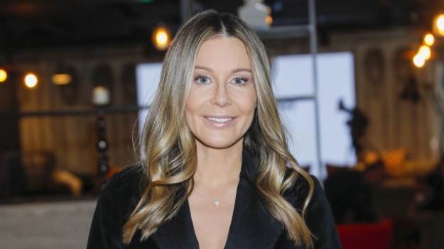 RMF Extra: Małgorzata Rozenek huśta się w bikini. Odważne ujęcie sporo odsłania [FOTO]