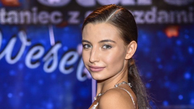 RMF Extra: Julia Wieniawa kusi w bikini! Piosenkarka wypoczywa na wakacjach i... zaprasza do obejrzenia nowego teledysku z jej udziałem!