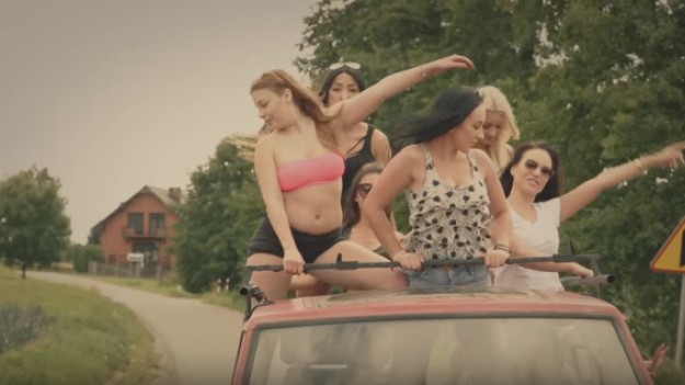 RMF Extra: "Despacito" na polskiej wsi. Parodia "My z ekipą" podbija Internet!