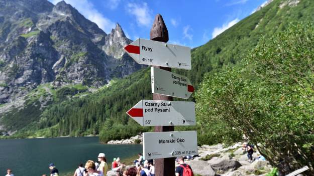 RMF Extra: Ile kosztuje nocleg pod gołym niebem nad Morskim Okiem? Turyści dostali mandat, który zapamiętają na długo... [FOTO]