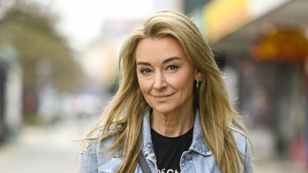 RMF Extra: Kobieco i odważnie! Martyna Wojciechowska zapozowała bez biustonosza. Portrety robią wrażenie: "Hipnotyzujące" [FOTO]