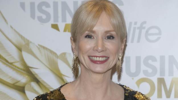 RMF Extra: Ewa Gawryluk w sukni ślubnej! 54-letnia aktorka zniewala. "Kobieco, romantycznie, seksownie…" [FOTO]