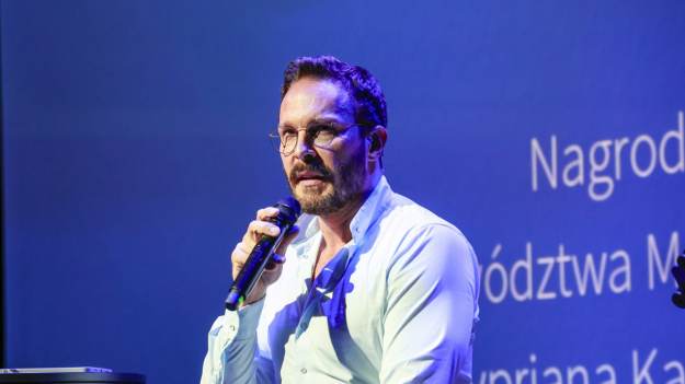 RMF Extra: W jakim stanie jest Uniatowski? Wokalista miał wypadek, w ostatniej chwili odwołano koncert