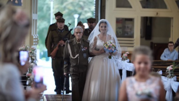 RMF Extra: Tuż przed śmiercią powstaniec warszawski poprowadził wnuczkę do ołtarza. Wyjawiła, co wyszeptał jej wtedy do ucha