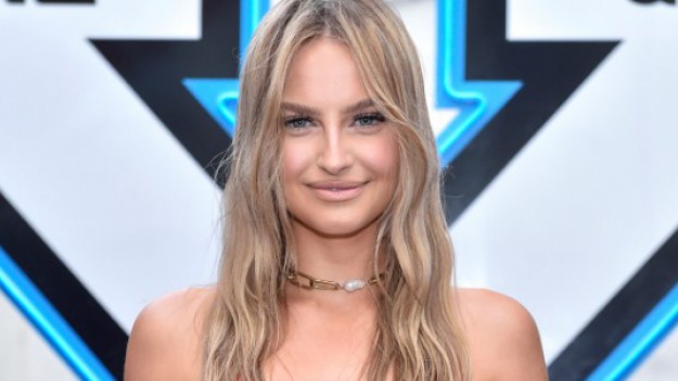 RMF Extra: Karolina Pisarek w bardzo skąpym bikini! Strój modelki sporo odsłania