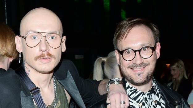 RMF Extra: Osoba z produkcji programu: "Gogglebox. Przed telewizorem" reaguje na wpis Jacka Szawioły. Przedstawia odmienną wersję zdarzeń