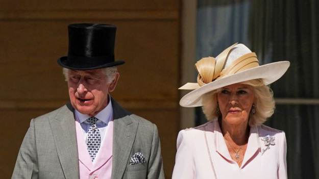 RMF Extra: Czy król Karol ma nieślubnego syna? Te zdjęcia mogą namieszać