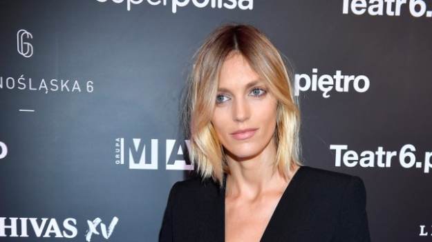 RMF Extra: Anja Rubik z nagim biustem na okładce Vogue. "Coś fantastycznego" [FOTO] 
