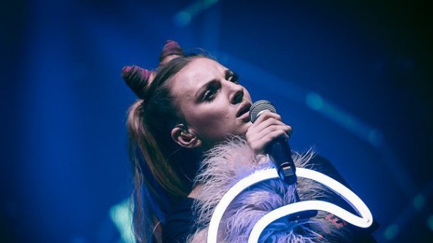 RMF Extra: Kariera Sarsy wisi na włosku! Co jest tego powodem?