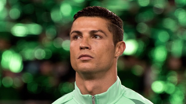 RMF Extra: Dziewczyna Cristiano Ronaldo odsłania ciało pod choinką. Kadry w koronkowej bieliźnie trafiły do sieci