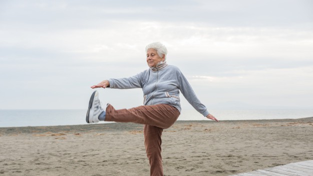 RMF Extra: Joan MacDonald. Ma 73-lata, chodzi na siłownie i wykonuje ćwiczenia, które mogą zawstydzić niejednego trenera!