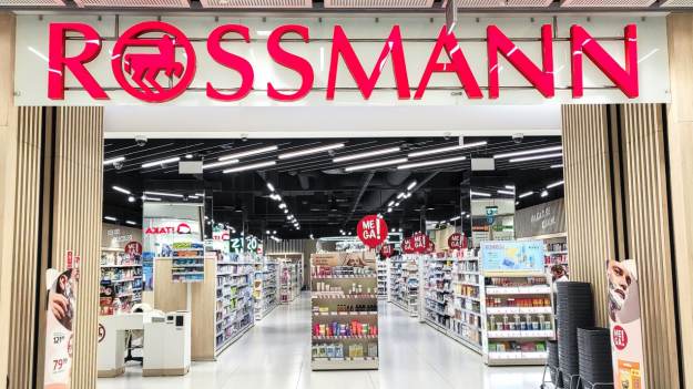 Od dzisiaj w Rossmannie „1+1 gratis”. Klienci..