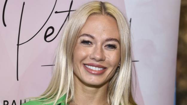 RMF Extra: Kasia Dziurska zrzuca ubrania i pręży się przed lustrem. Ten widok zwala z nóg [ZDJĘCIA]