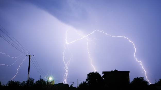 RMF Extra: Burze z gradem uderzą w Polskę. IMGW wydał ostrzeżenia. Gdzie zagrzmi?