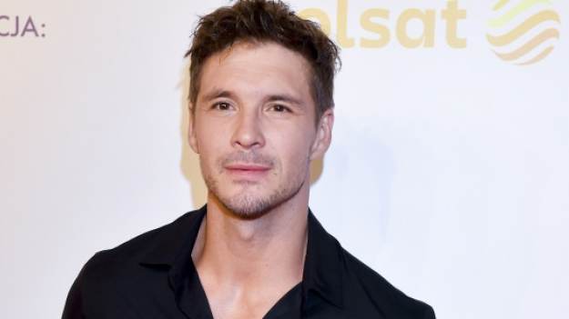 RMF Extra: Mikołaj Roznerski zaskoczył zdjęciem. Internauci przecierają oczy! "Cóż to za piękna blondyneczka"