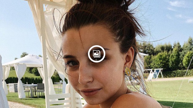 RMF Extra: Wpadka? Pierś Julii Wieniawy widoczna spod sukienki