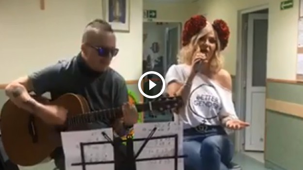 RMF Extra: Piękny gest Dody. Z okazji Walentynek wystąpiła w szpitalu