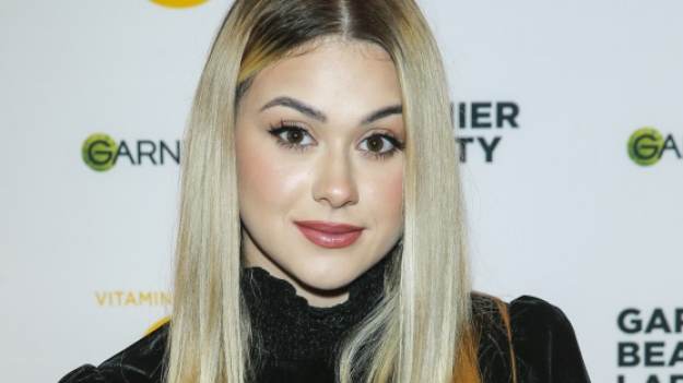 RMF Extra: Ciężarna Sylwia Przybysz w "nagiej sukience" i koronie niczym Madonna