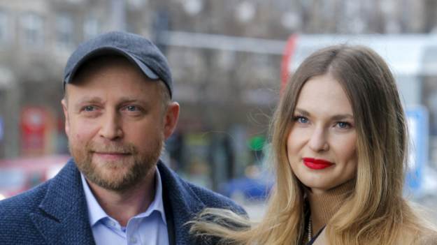 RMF Extra: Żona Piotra Adamczyka trafiła do szpitala na Bali. Przekazała wieści ws. stanu zdrowia