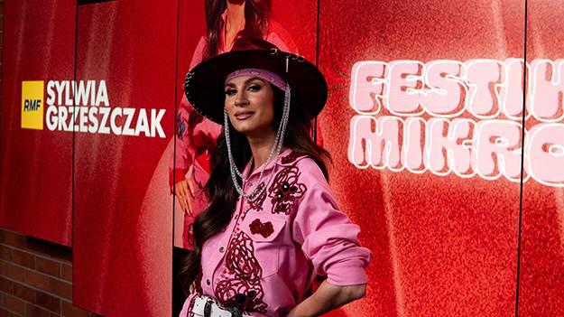 RMF Extra: Sylwia Grzeszczak zaśpiewała w RMF FM swój najnowszy singiel "BANG BANG" [WIDEO]