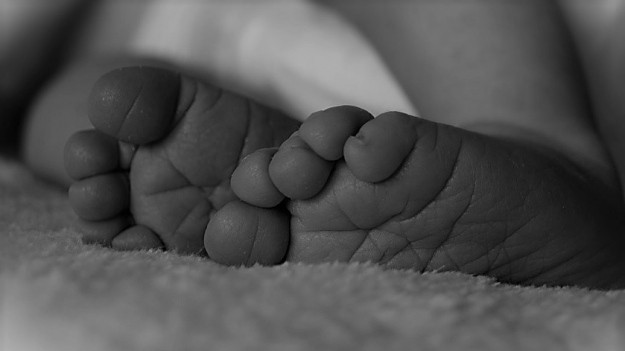 RMF Extra: Młoda matka i babcia brutalnie zamordowały niemowlę. Jest akt oskarżenia [18+]