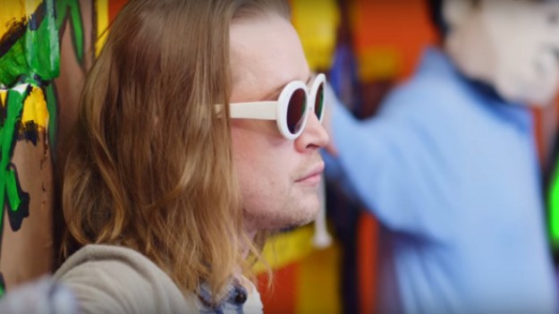 RMF Extra: 37-letni "Kevin sam w domu" wystąpił w teledysku jako Kurt Cobain!