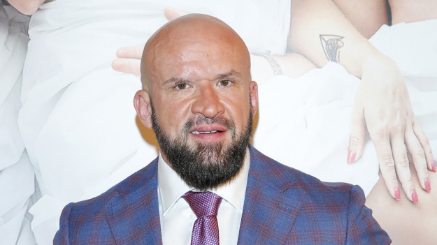 RMF Extra: Tomasz Oświeciński miał groźny wypadek na planie! Musiał przejść operację