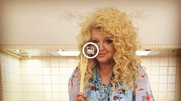 RMF Extra: Magda Gessler zmieniła fryzurę. "Super, o 10 lat młodziej"