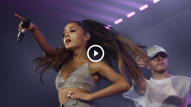 RMF Extra: Ariana Grande przefarbowała włosy! Nową fryzurą zaskoczyła podczas występu!