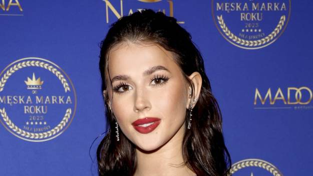 RMF Extra: Roksana Węgiel w odważnej kreacji z wycięciami. 18-latka skradła wszystkie spojrzenia [FOTO]