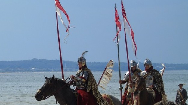 RMF Extra: Nowoczesna obrona prezydenta? Husaria na motocyklach i quadach