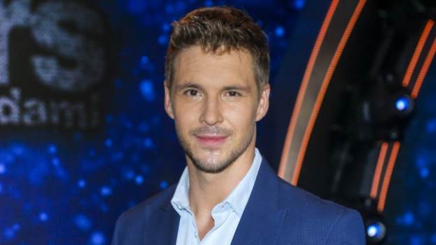 RMF Extra: Mikołaj Roznerski czule tuli małego chłopca. Tak pokazał członka rodziny! "Cudowny obrazek" [ZDJĘCIE]