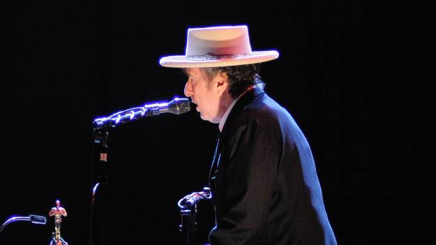 Uznawana jest za „jedną z najlepszych piosenek,..