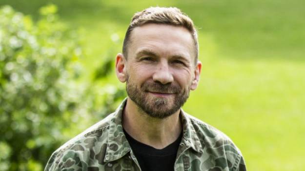 RMF Extra: Przemek Kossakowski już tak nie wygląda. Fani: "Chłopie, aleś zarósł" [FOTO]