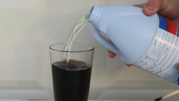 RMF Extra: Coca-Cola i wybielacz? Efekt jest zaskakujący!