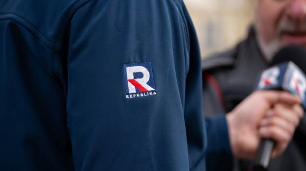 RMF Extra: Skargi na Telewizję Republika. Kontrowersje wokół edukacji zdrowotnej i historii na antenie