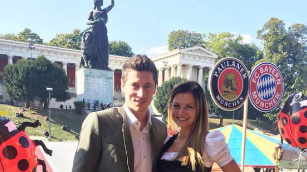 RMF Extra: Anna i Robert Lewandowscy na  Oktoberfest. Uwaga, obowiązują bawarskie stroje!