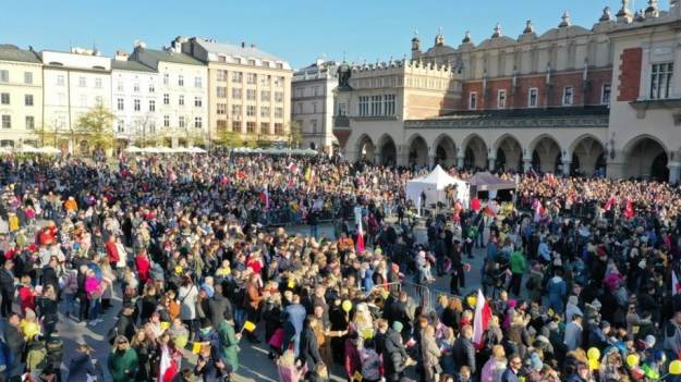 RMF Extra: VII Ogólnopolskie Śpiewanie Biało-Czerwonych Przebojów z RMF FM. Już w sobotę wielkie karaoke na Rynku Głównym w Krakowie!