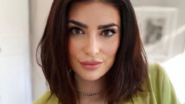 RMF Extra: Marietta z "Love Island" odważnie. Nagie piersi zakryła jedynie... kokosami! [ZDJĘCIA]