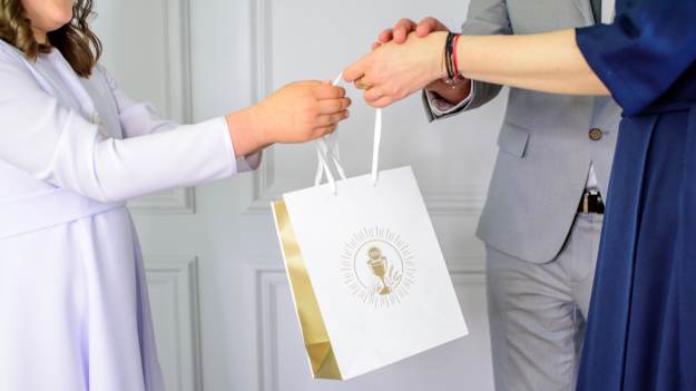 RMF Extra: Ile pieniędzy daje się do koperty na komunię w Niemczech? Kwoty nieporównywalne z Polską 