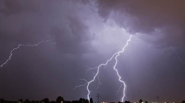 RMF Extra: Burze z gradem i intensywne opady deszczu! IMGW ostrzega przed niebezpieczną pogodą