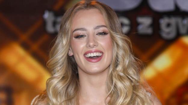 RMF Extra: Wiktoria Gąsiewska w dopasowanym body. Aktorka zachwyca przed obiektywem. Fani: "Coś pięknego"